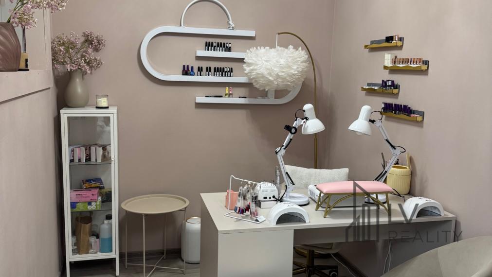 Prenájom / odstúpenie kompletne vybaveného beauty priestoru v Košiciach, ul. Gudernova – OC ERIKA