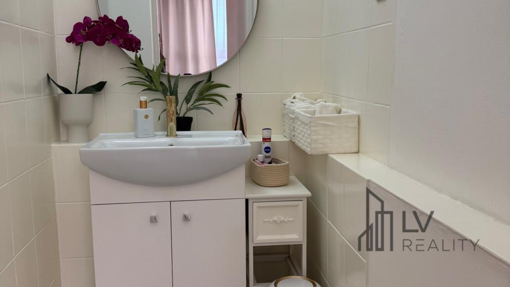 Prenájom / odstúpenie kompletne vybaveného beauty priestoru v Košiciach, ul. Gudernova – OC ERIKA