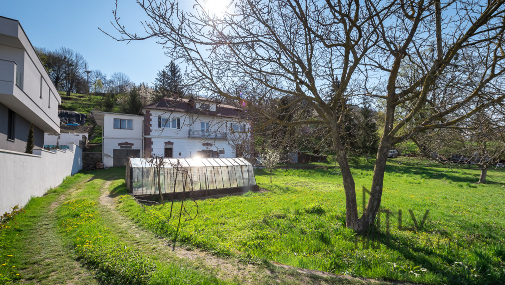 Na predaj veľký pozemok s rodinným domom v lukratívnej časti v  Košiciach