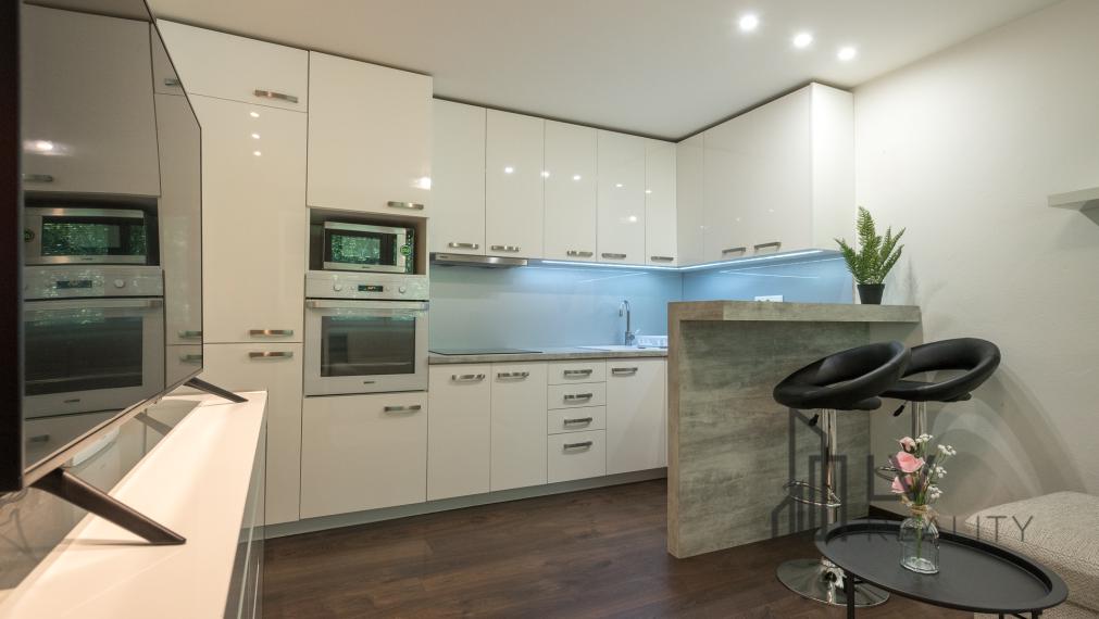 Na prenájom pekný zariadený 1,5 izbový byt, Jesenná ul., Košice