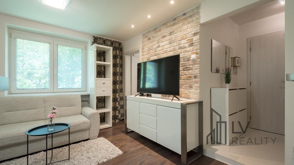 Na prenájom pekný zariadený 1,5 izbový byt, Jesenná ul., Košice