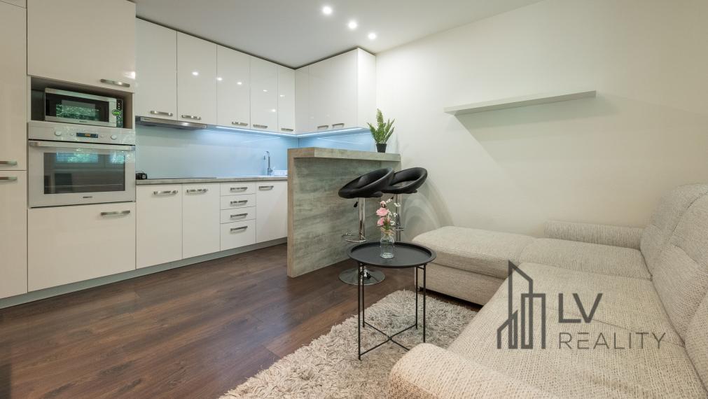 Na prenájom pekný zariadený 1,5 izbový byt, Jesenná ul., Košice