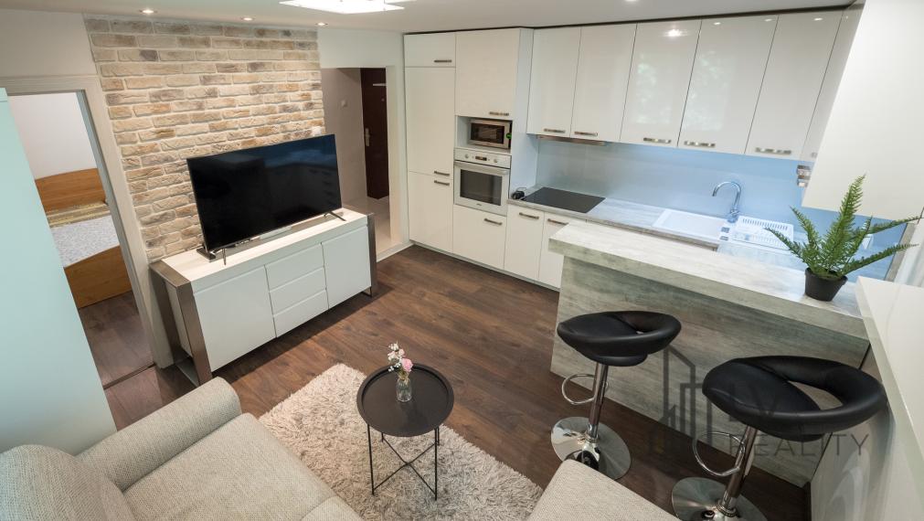 Na prenájom pekný zariadený 1,5 izbový byt, Jesenná ul., Košice