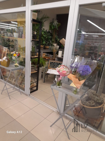 Odstúpenie kvetinárstva v priestoroch OC Luník 7, 26,5 m2