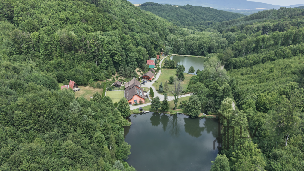 Na predaj jedinečná nehnuteľnosť – rekreačný areál v Medzeve – Šugov