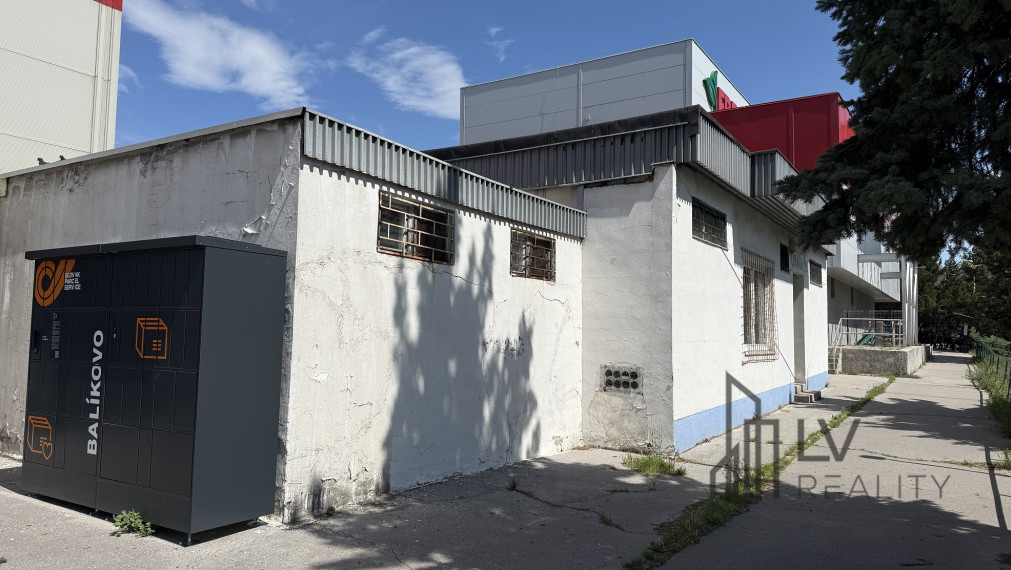 Priestor na prenájom s možnosťou odstúpenia prevádzky práčovne, OC Laborec, 127 m2