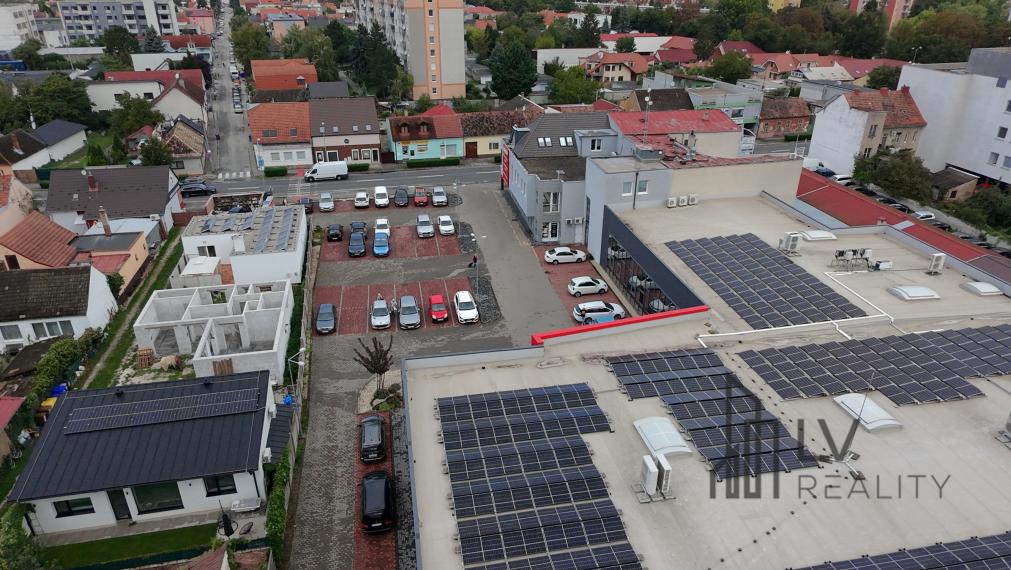 Na prenájom obchodné priestory 383 m2 a 524 m2, Piešťany