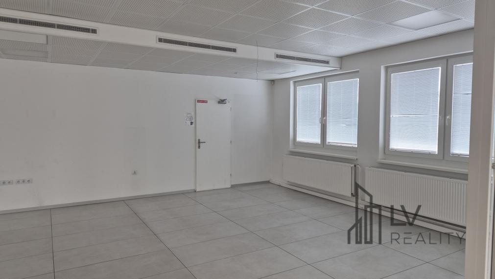 Na prenájom obchodné priestory 383 m2 a 524 m2, Piešťany