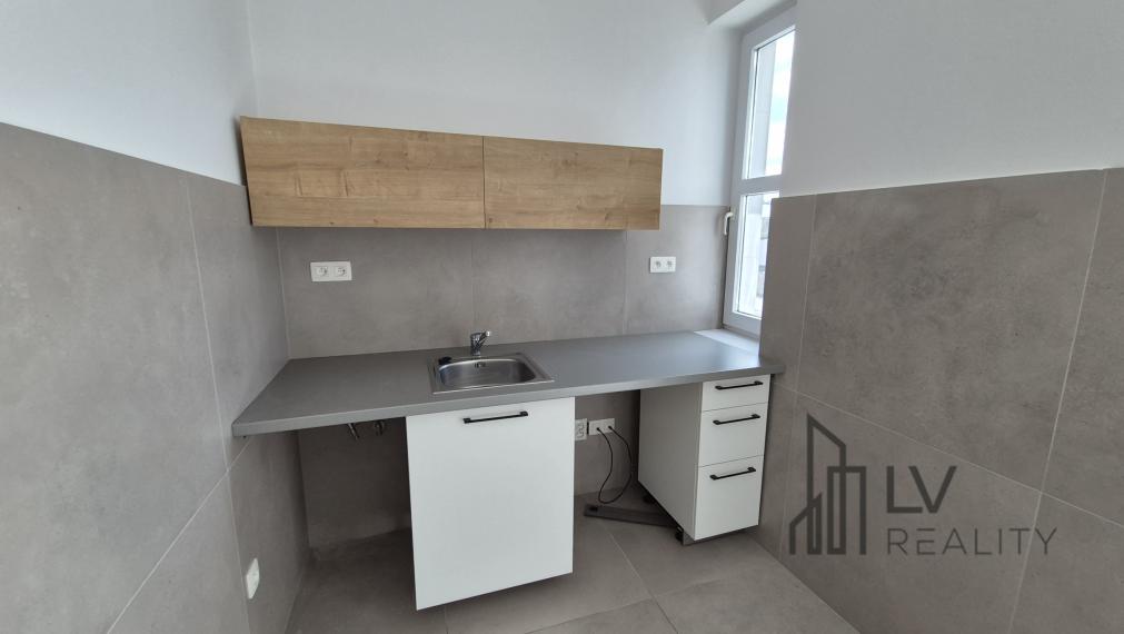 Na prenájom obchodné priestory 383 m2 a 524 m2, Piešťany