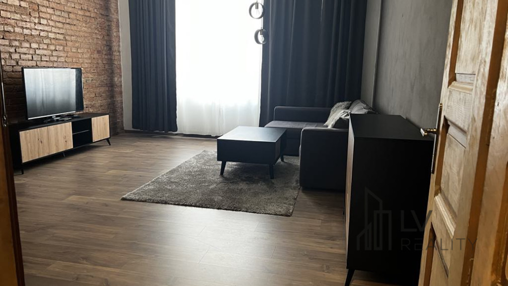 Na prenájom zariadený 2-izbový byt v centre mesta na Jesenského ulici v Košiciach s parkovaním