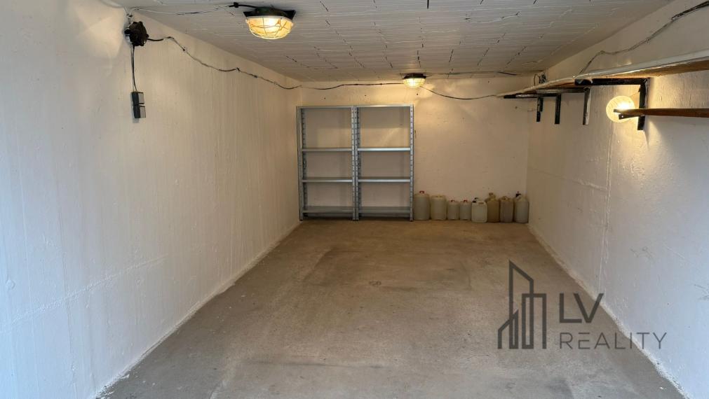 Na predaj garáž, na rohu Važeckej a Meteorovej ul., Košice