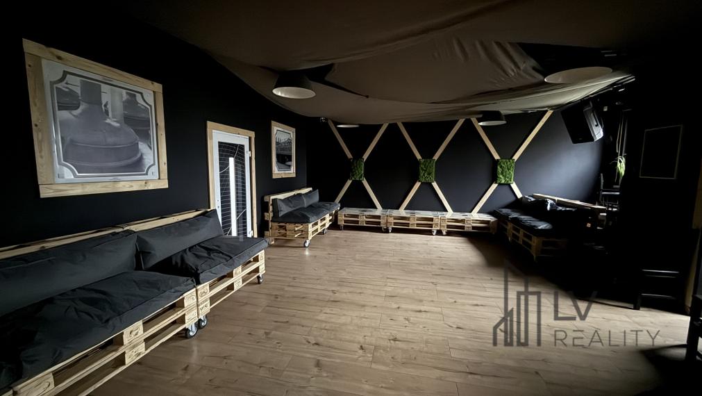 Na prenájom OC Važec - Pub Paletka 313,5 m2 + Terasa 73 m2