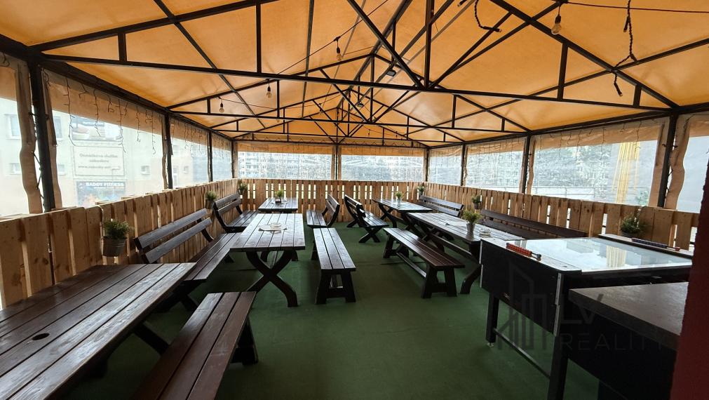 Na prenájom OC Važec - Pub Paletka 313,5 m2 + Terasa 73 m2
