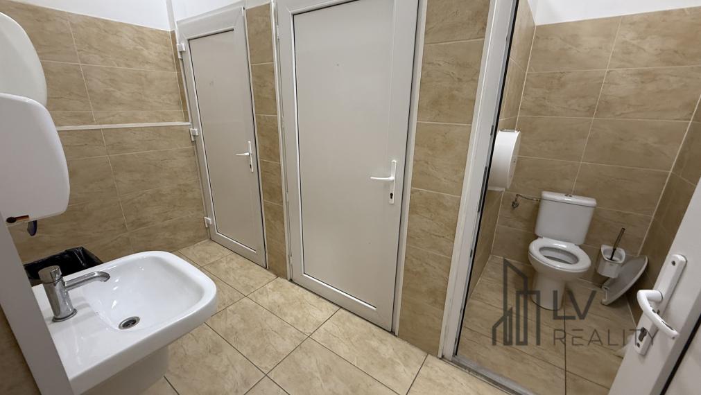 Na prenájom OC Važec - Pub Paletka 313,5 m2 + Terasa 73 m2