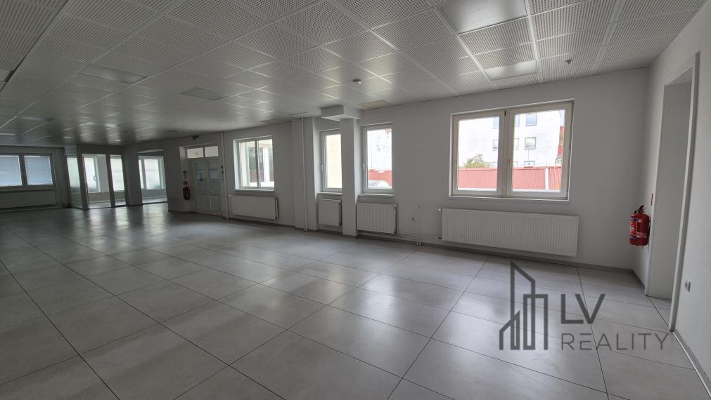 Na prenájom obchodné priestory 524 m2, Piešťany