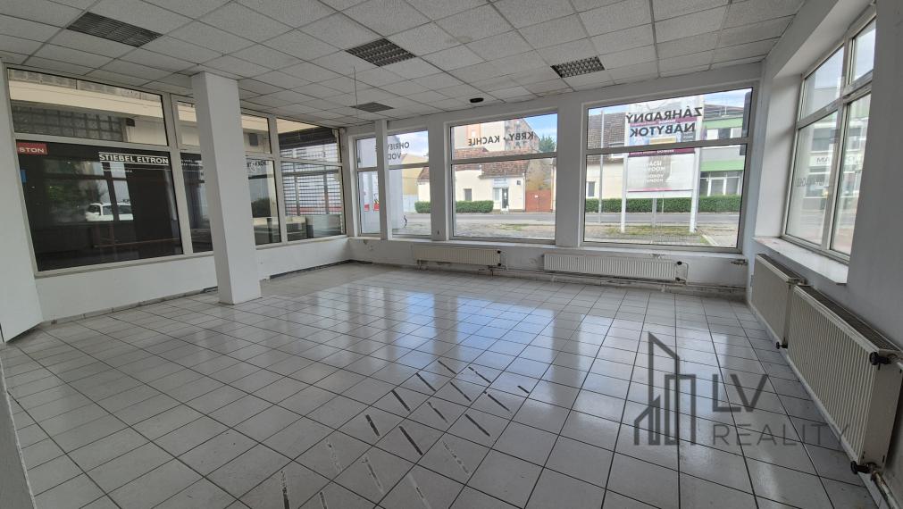 Na prenájom obchodné priestory 383 m2, Piešťany
