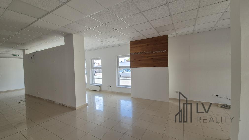 Na prenájom obchodné priestory 383 m2, Piešťany
