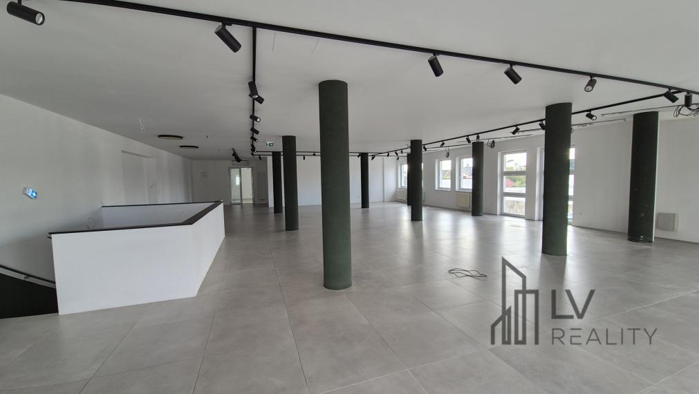 Na prenájom obchodné priestory 524 m2, Piešťany