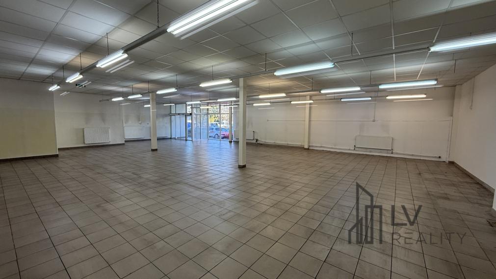 Na prenájom priestor OC Ždiar, 365m2