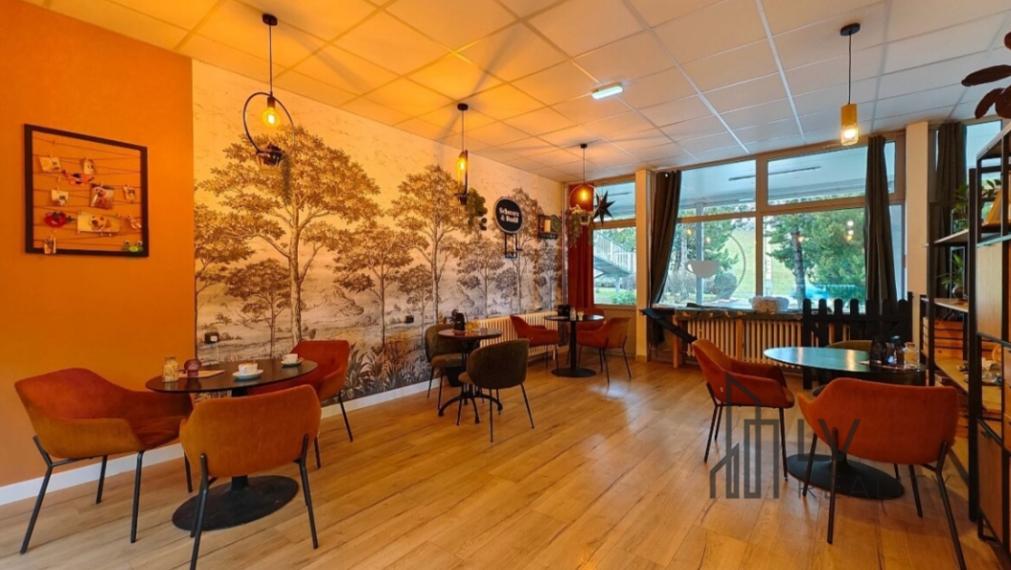 Priestor na prenájom s možnosťou odstúpenia - kaviareň a škôlka pre psov v OC Laborec, 106m2