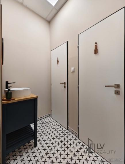 Priestor na prenájom s možnosťou odstúpenia - kaviareň a škôlka pre psov v OC Laborec, 106m2