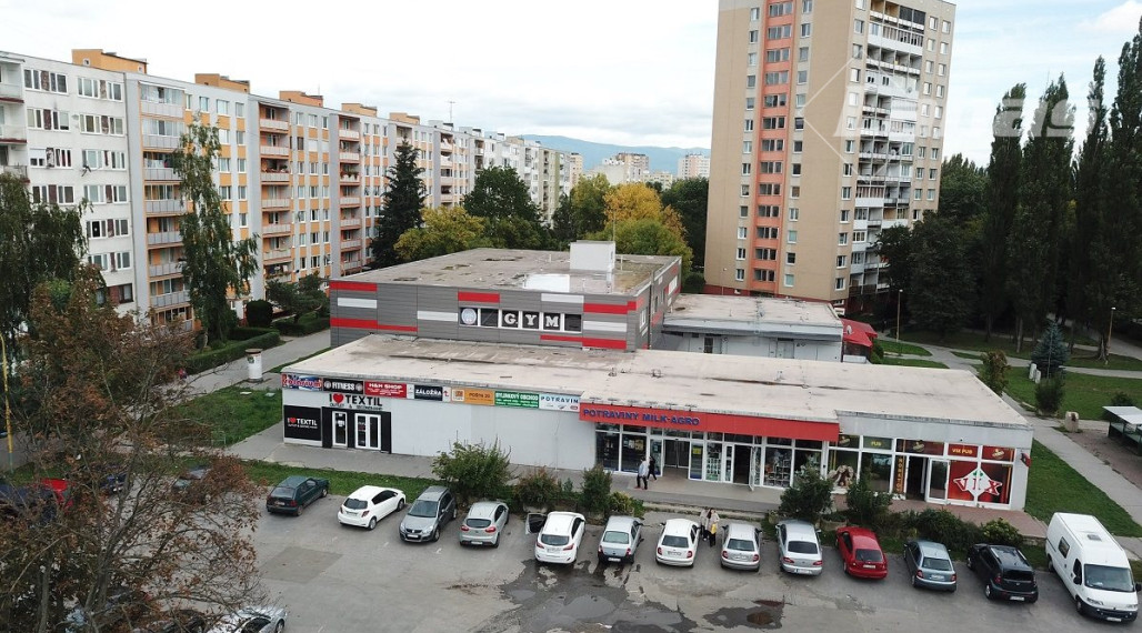 Na prenájom priestor OC Ždiar, 365m2