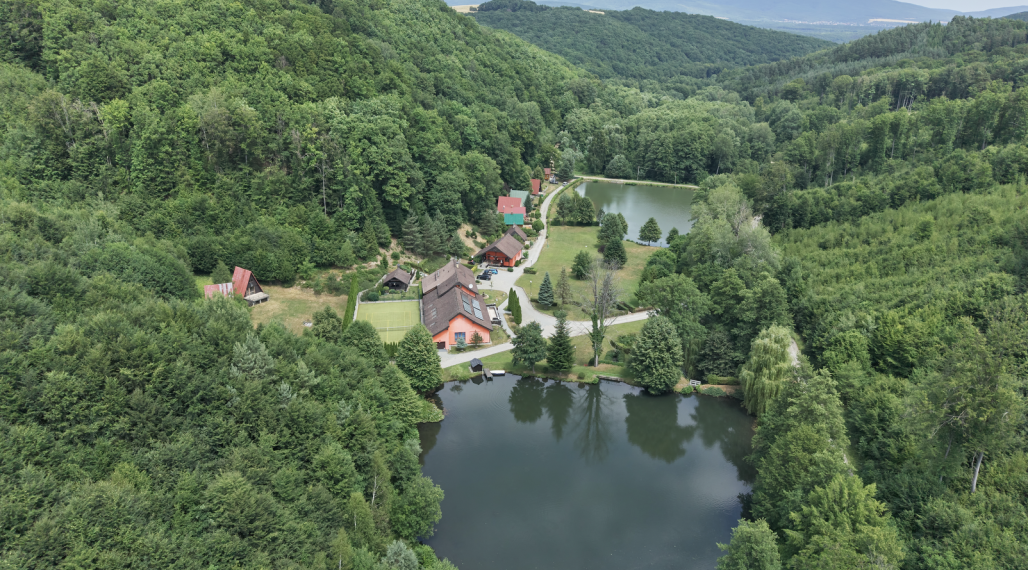 Na predaj jedinečná nehnuteľnosť – rekreačný areál v Medzeve – Šugov