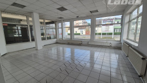 Na prenájom obchodný priestor o výmere 159m2 na 1.NP, na Bratislavskej ulici v Piešťanoch - fotografia 6