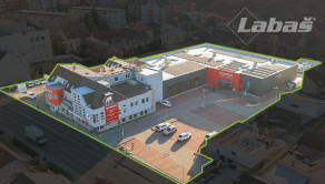 Na prenájom obchodný priestor o výmere 274m2 na 2.NP, na Bratislavskej ulici v Piešťanoch - fotografia 1