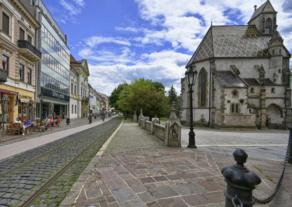 Na prenájom 4-izbový byt s parkovacím miestom v centre Košíc