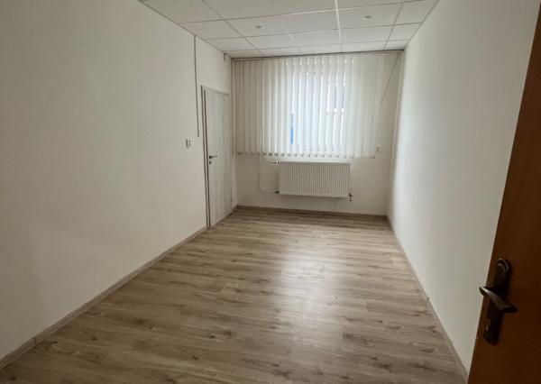 Na prenájom kancelária na prízemí - 13,9 m2, Južná trieda, Košice