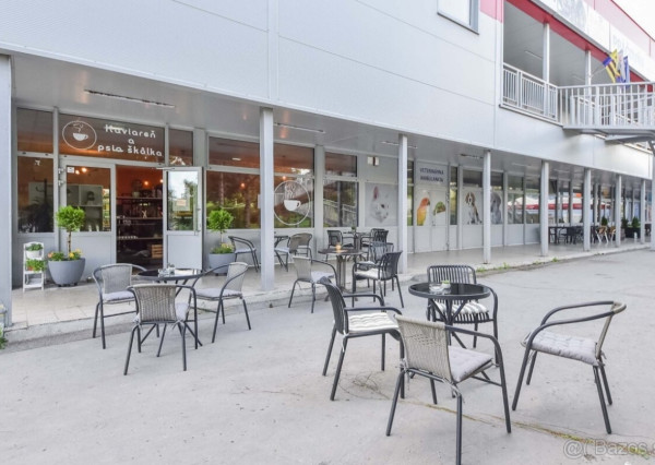 Priestor na prenájom s možnosťou odstúpenia - kaviareň a škôlka pre psov v OC Laborec, 106m2