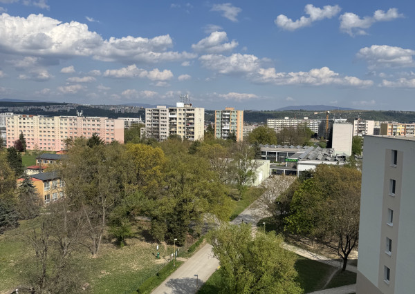 Na predaj Vám ponúkame útulný 3-izbový byt na Lesníckej ulici v Košiciach – Terasa