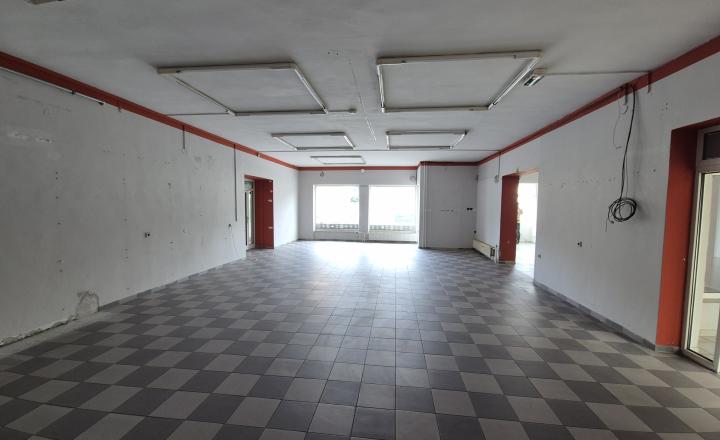 Na prenájom obchodné priestory 383 m2, Piešťany - fotografia 5