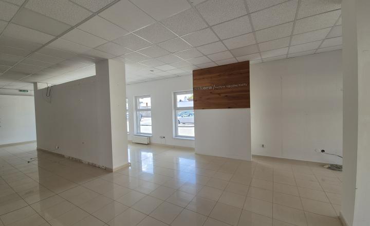 Na prenájom obchodné priestory 383 m2, Piešťany - fotografia 7