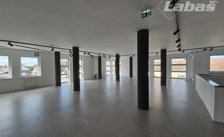 Na prenájom obchodný priestor o výmere 274m2 na 2.NP, na Bratislavskej ulici v Piešťanoch - fotografia 7