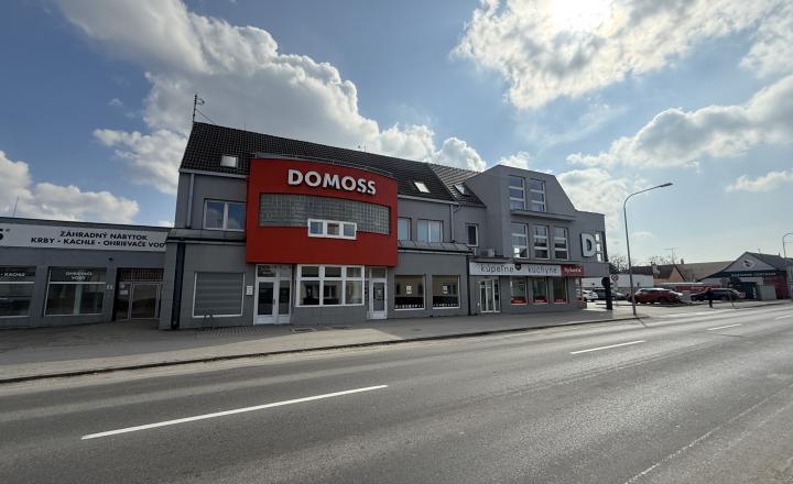 Na prenájom obchodný priestor o výmere 380m2 na 3.NP, na Bratislavskej ulici v Piešťanoch