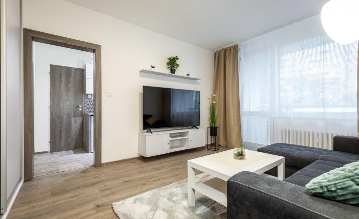Na prenájom zariadený 1,5-izbový byt s loggiou na Palárikovej ul. v centre KE - fotografia 1