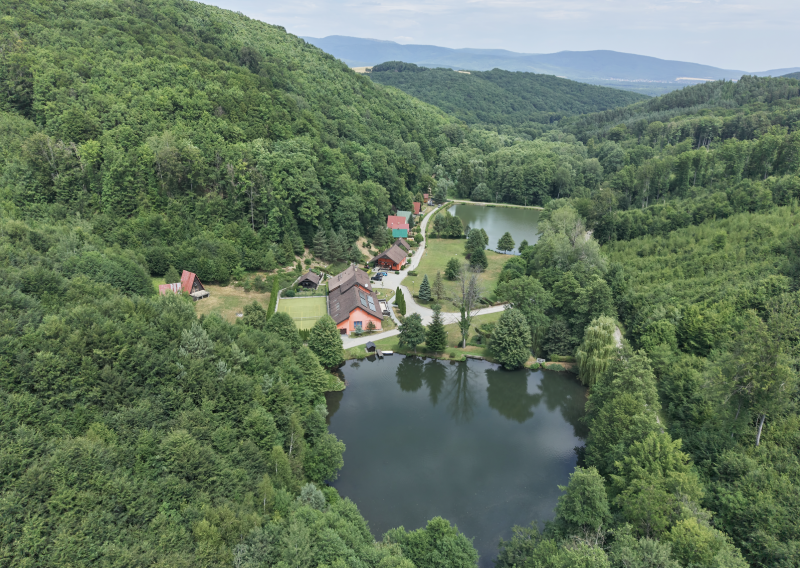 Na predaj jedinečná nehnuteľnosť – rekreačný areál v Medzeve – Šugov