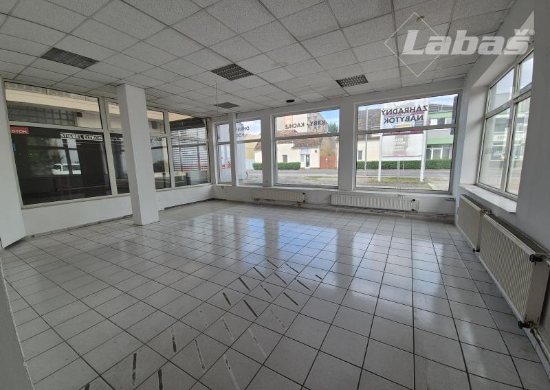 Obchodný priestor na prenájom, výmera 159m2 na 1.NP, na Bratislavskej ulici v Piešťanoch